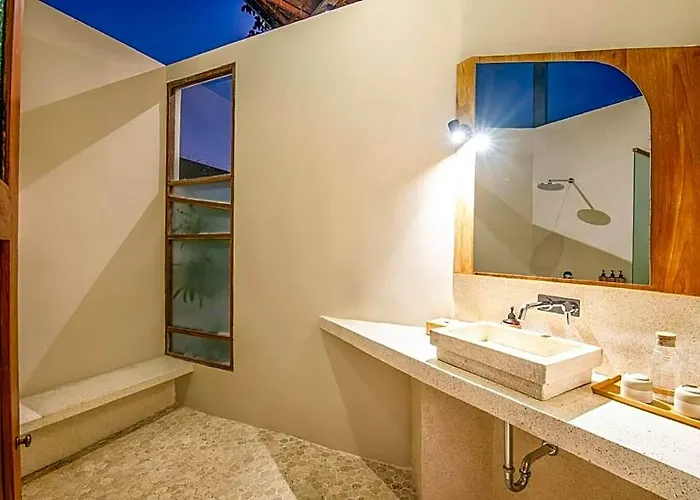 ホテル Ba 10 2 Bedroom - Stylish 2-br With Pool, 800m Canggu